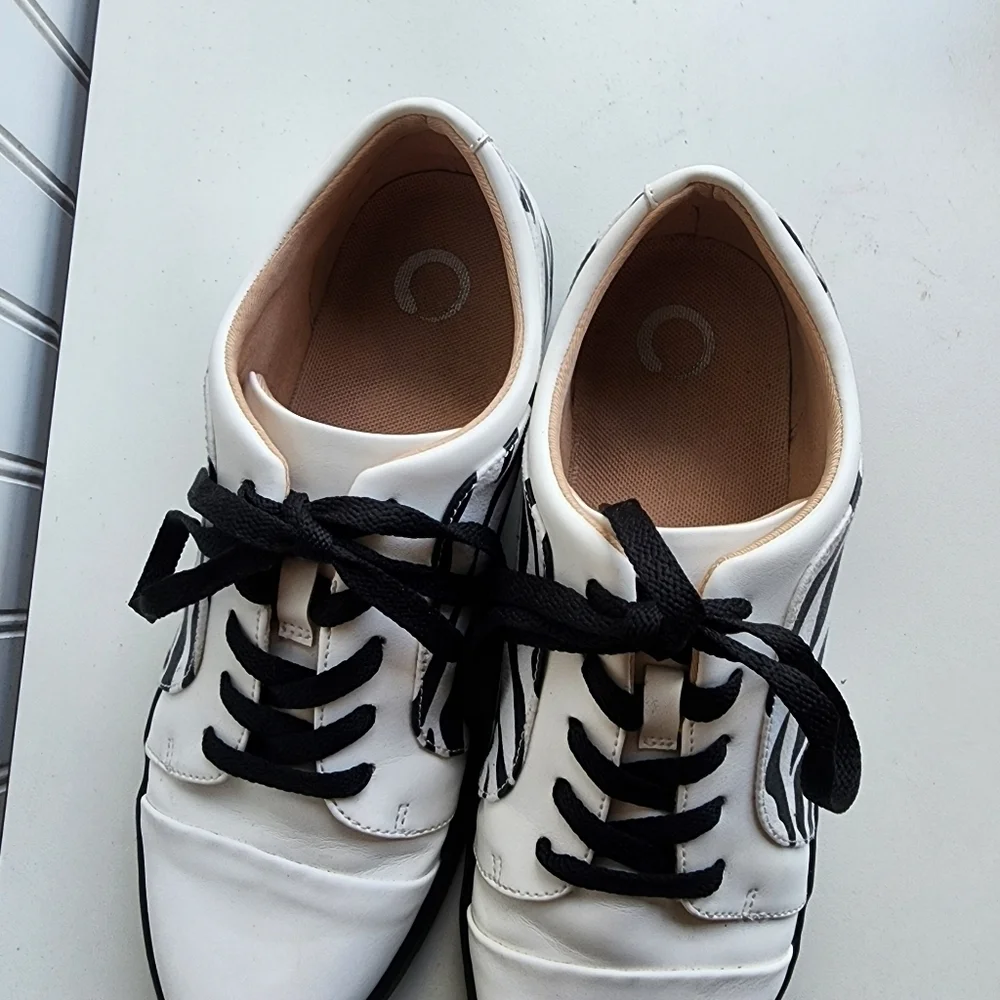 JOURNEE COLLECTION Womens Black White Taschi Cap Toe Platform Sneakers Shoes 8.5